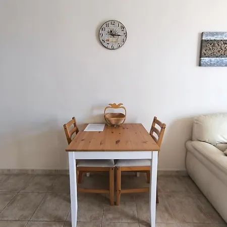 Marjon - The Views, Gigantes Apartment