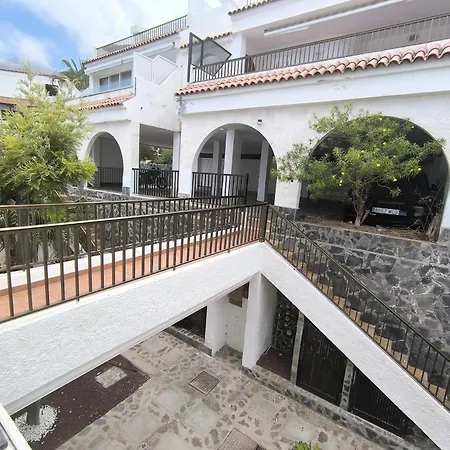 Marjon - The Views, Gigantes Apartment